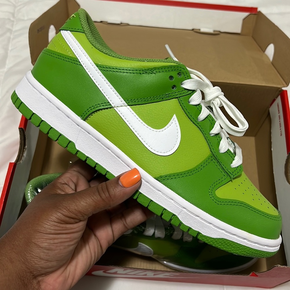 NIKE DUNKS (CHLOROPHYLL)